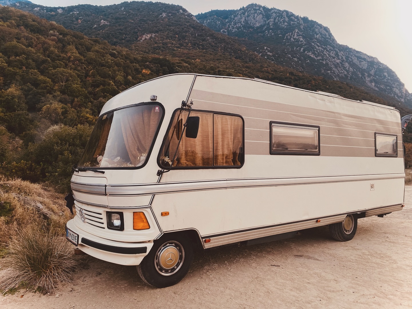 Lost Gipsy Music – Mystic Gipsy Soul and Funk Guitar Recorded at the Old Mercedes Time Machine